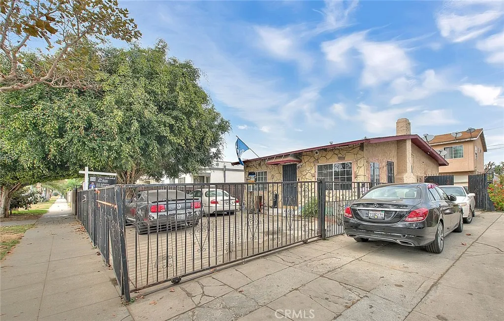 1233 W 60th Street, Los Angeles, California 90044 home-pic-4