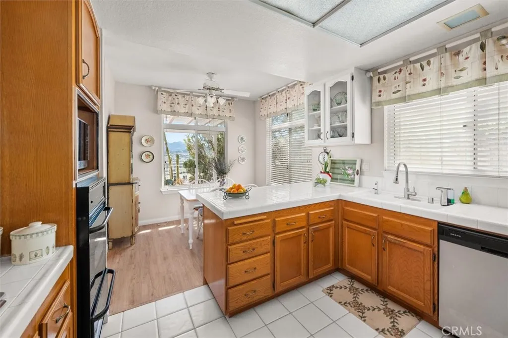 18517 Himalayan Court, Canyon Country, California 91351 home-pic-11