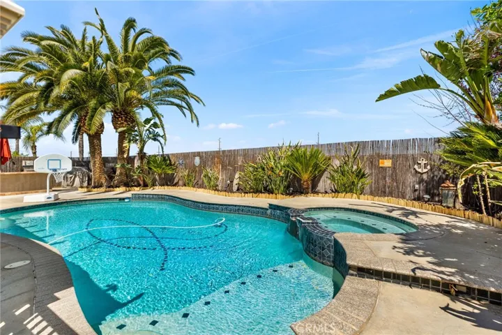 Pool & Spa