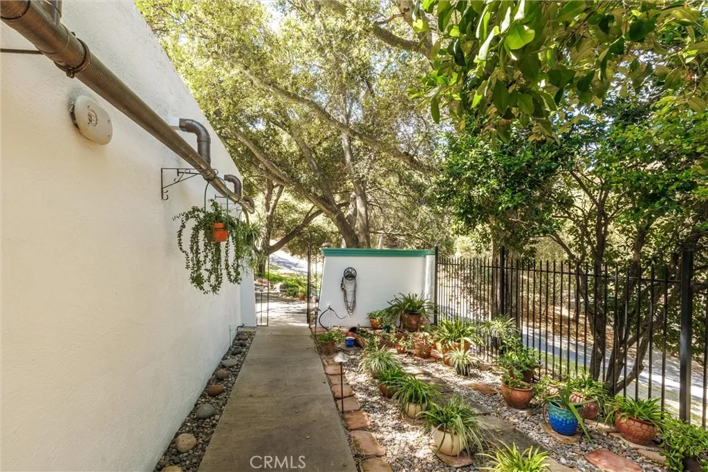2015 Alturas Road, Atascadero, California 93422 home-pic-29