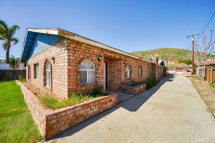 11988 Pepper Street, Bloomington, California 92316