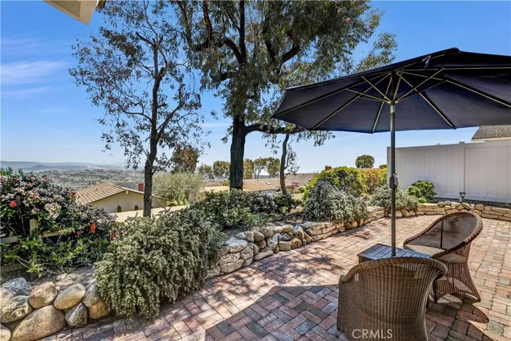 Mid-Century Modern Bungalow perch at the highest point in Laguna Niguel with sweeping view from Saddleback Mountain to the Pacific Ocean Coastline