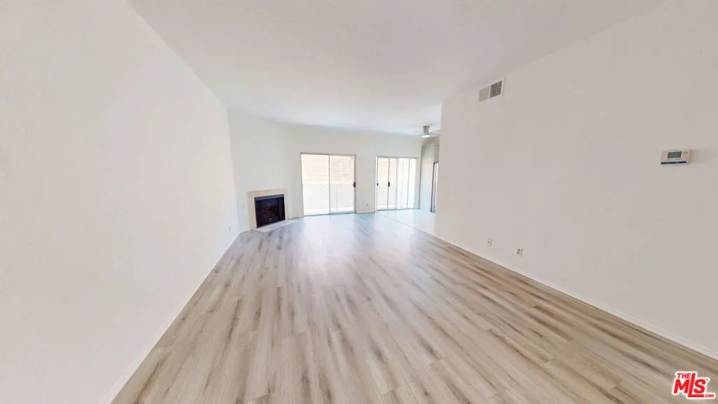 5135 Zelzah Avenue 203, Encino, California 91316 home-pic-7
