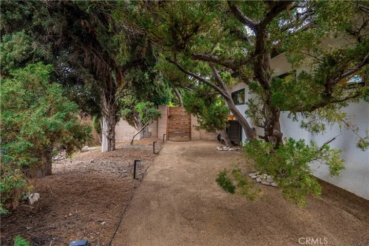 22335 Tiara Street, Woodland Hills, California 91367