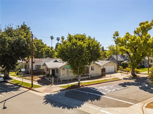 Overview of the Corner of El Centro and Adelaine