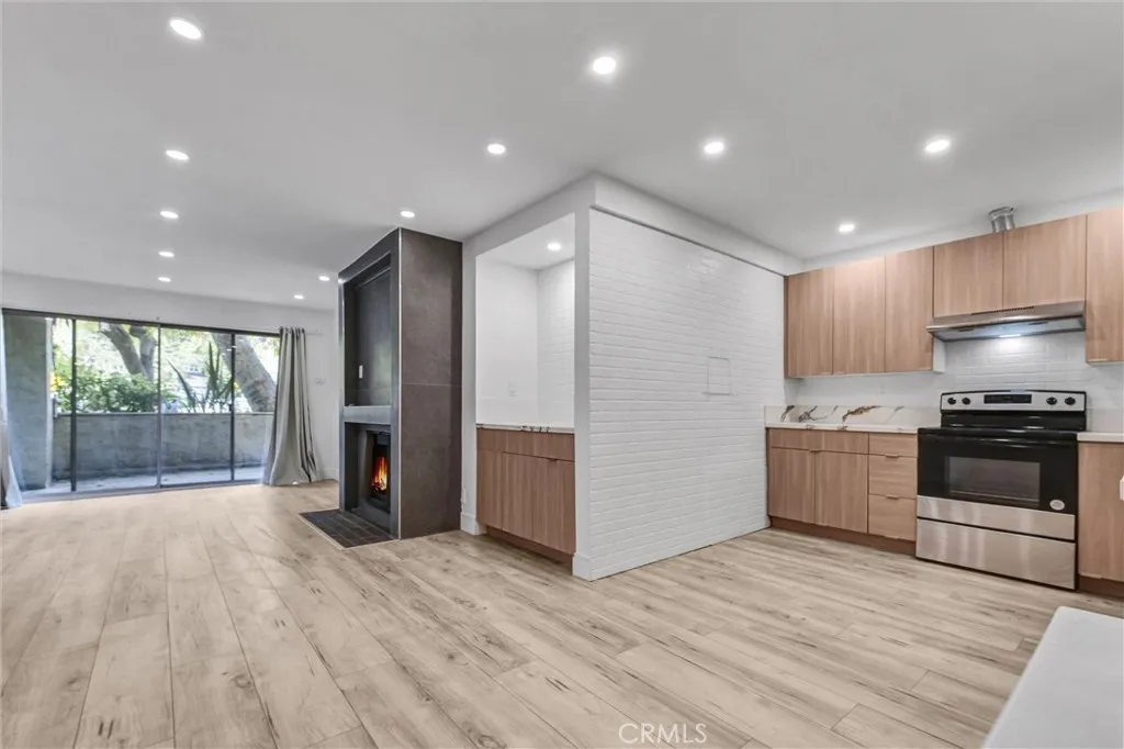 440 Veteran Avenue 102, Los Angeles, California 90024 home-pic-13