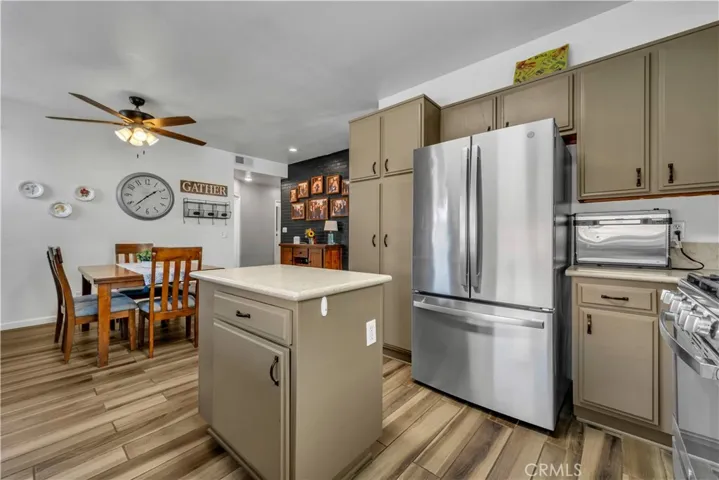 2525 Summerchase Avenue, Rosamond, California 93560