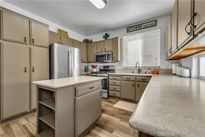 2525 Summerchase Avenue, Rosamond, California 93560
