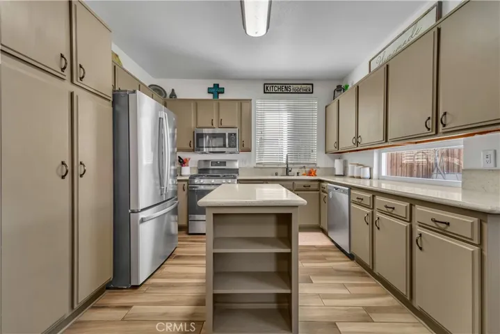 2525 Summerchase Avenue, Rosamond, California 93560