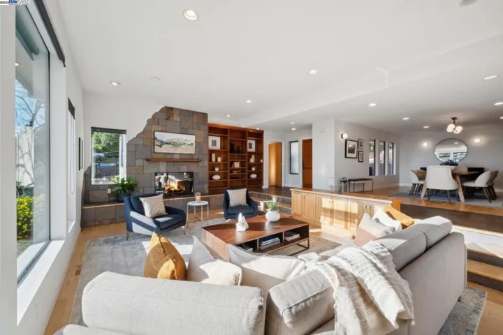 5550 Fernhoff Road, Oakland, California 94619