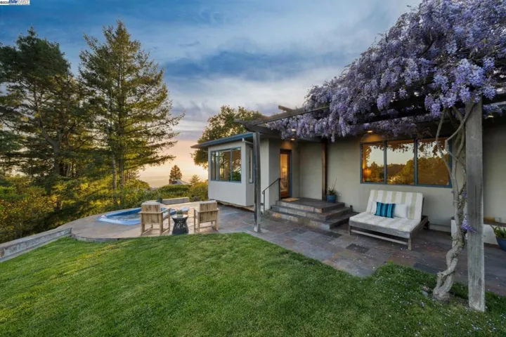 5550 Fernhoff Road, Oakland, California 94619