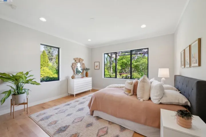 5550 Fernhoff Road, Oakland, California 94619