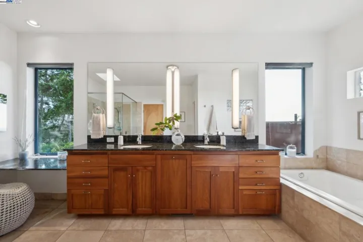 5550 Fernhoff Road, Oakland, California 94619