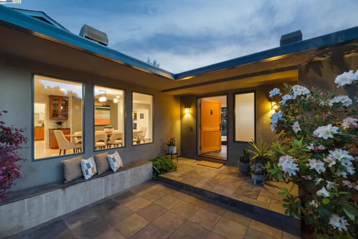 5550 Fernhoff Road, Oakland, California 94619