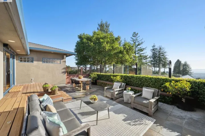 5550 Fernhoff Road, Oakland, California 94619