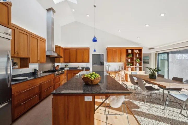 5550 Fernhoff Road, Oakland, California 94619