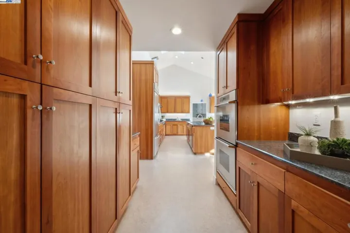 5550 Fernhoff Road, Oakland, California 94619