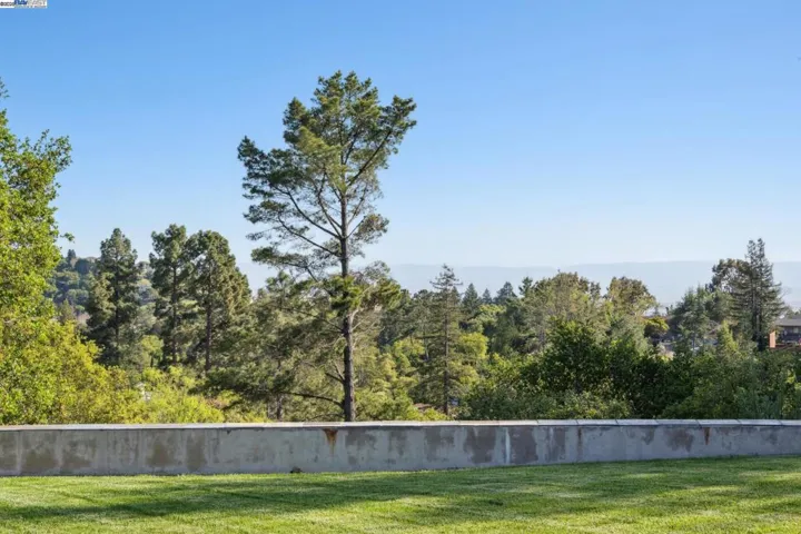 5550 Fernhoff Road, Oakland, California 94619