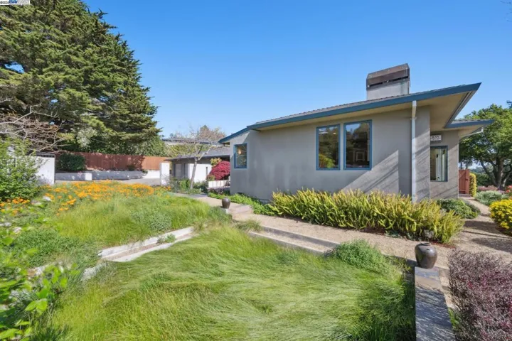 5550 Fernhoff Road, Oakland, California 94619
