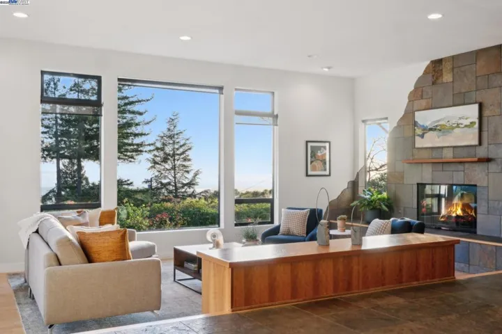 5550 Fernhoff Road, Oakland, California 94619