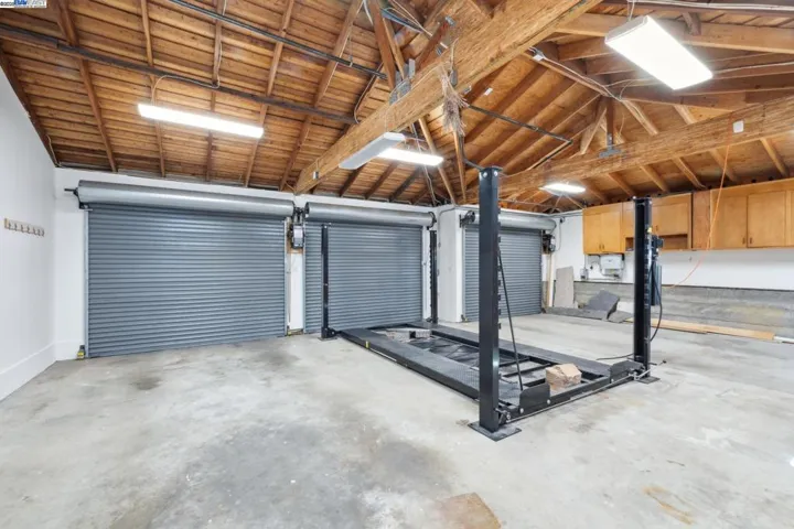 5550 Fernhoff Road, Oakland, California 94619