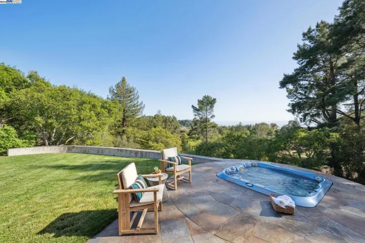 5550 Fernhoff Road, Oakland, California 94619