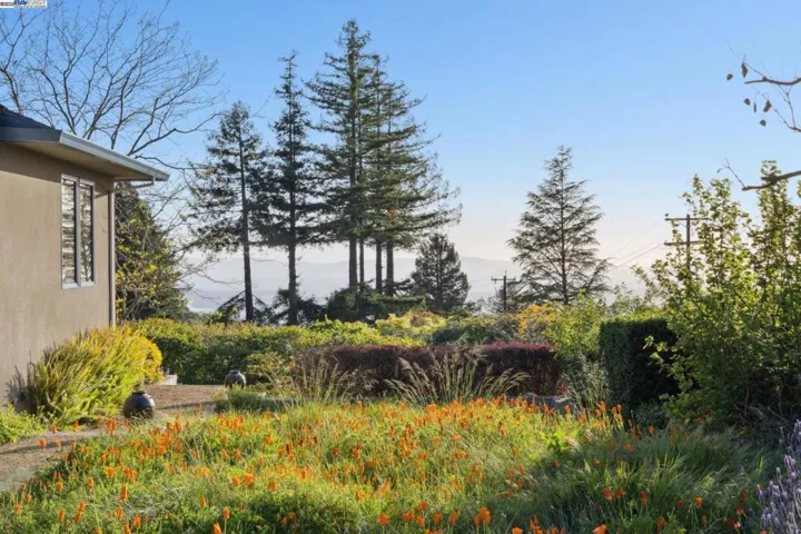 5550 Fernhoff Road, Oakland, California 94619