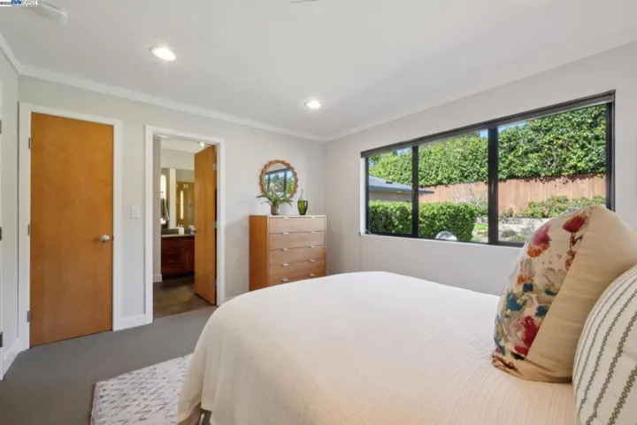 5550 Fernhoff Road, Oakland, California 94619