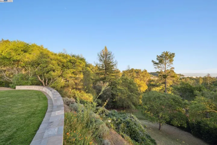 5550 Fernhoff Road, Oakland, California 94619