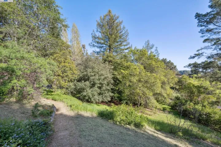 5550 Fernhoff Road, Oakland, California 94619