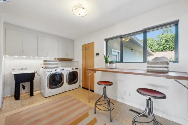 5550 Fernhoff Road, Oakland, California 94619