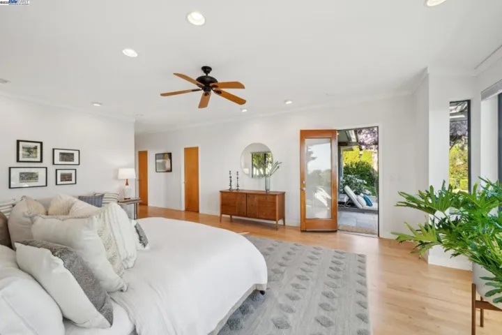 5550 Fernhoff Road, Oakland, California 94619