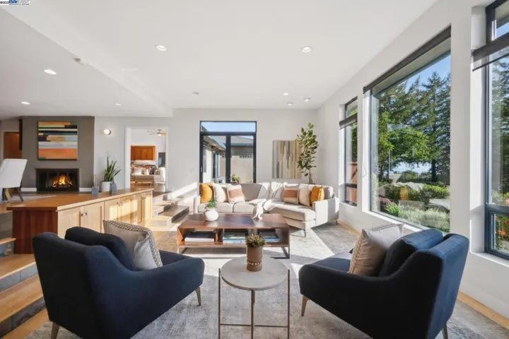 5550 Fernhoff Road, Oakland, California 94619