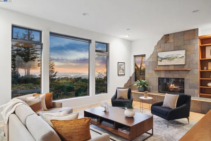 5550 Fernhoff Road, Oakland, California 94619