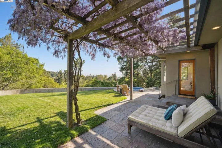 5550 Fernhoff Road, Oakland, California 94619