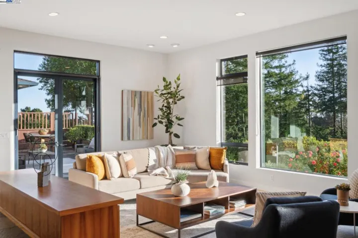 5550 Fernhoff Road, Oakland, California 94619