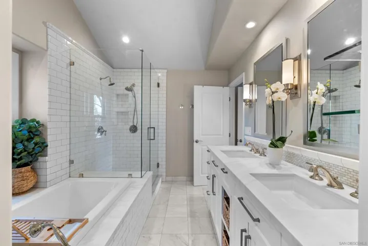 6755 Tyrian Street, La Jolla, California 92037