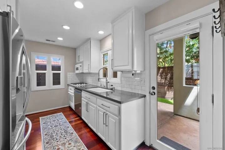 6755 Tyrian Street, La Jolla, California 92037