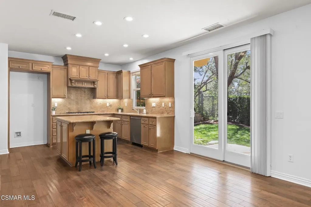 4659 Cielo Circle, Calabasas, California 91302 home-pic-8