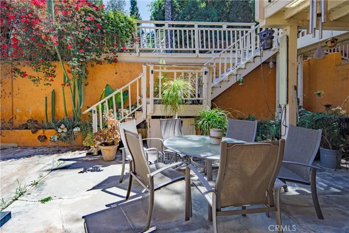 5340 Calatrana Drive, Woodland Hills, California 91364