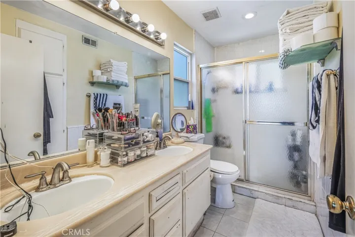 5340 Calatrana Drive, Woodland Hills, California 91364