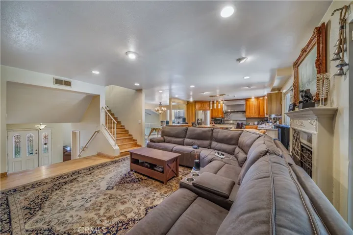 5340 Calatrana Drive, Woodland Hills, California 91364