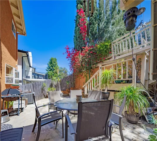 5340 Calatrana Drive, Woodland Hills, California 91364