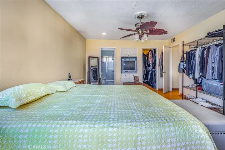 5340 Calatrana Drive, Woodland Hills, California 91364