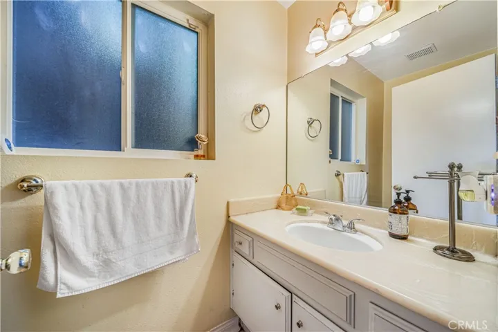 5340 Calatrana Drive, Woodland Hills, California 91364