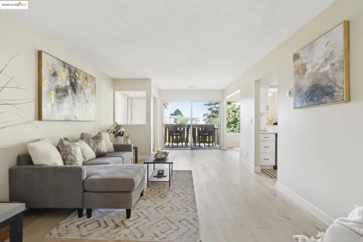 16 Las Moradas Cir, San Pablo, California 94806
