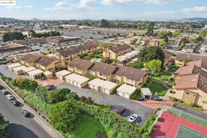 16 Las Moradas Cir, San Pablo, California 94806
