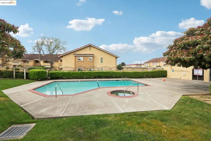 16 Las Moradas Cir, San Pablo, California 94806