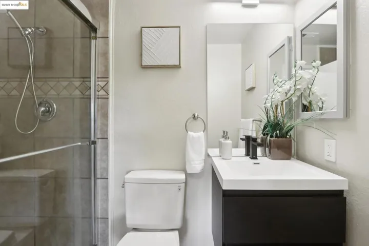 16 Las Moradas Cir, San Pablo, California 94806
