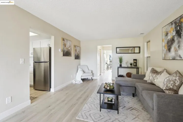 16 Las Moradas Cir, San Pablo, California 94806